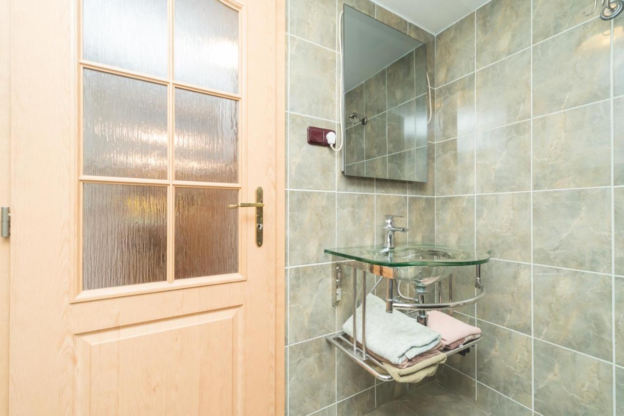 Budyne Apartment Budyne nad Ohri Екстер'єр фото
